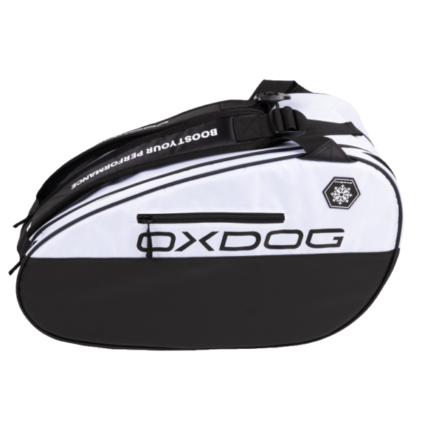 Borsone oxdog ultra tour thermo padel. Colore bianco e nero. Nella parte bianca figura il logo oxdog nero. Posizione orizzontale. Ripresa laterale sinisitra.